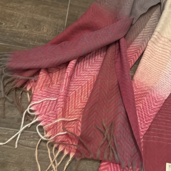 Celtic Ore Authentic Irish Soft Check Scarf  Blend Of Pink Colours NWT - Picture 5 of 6